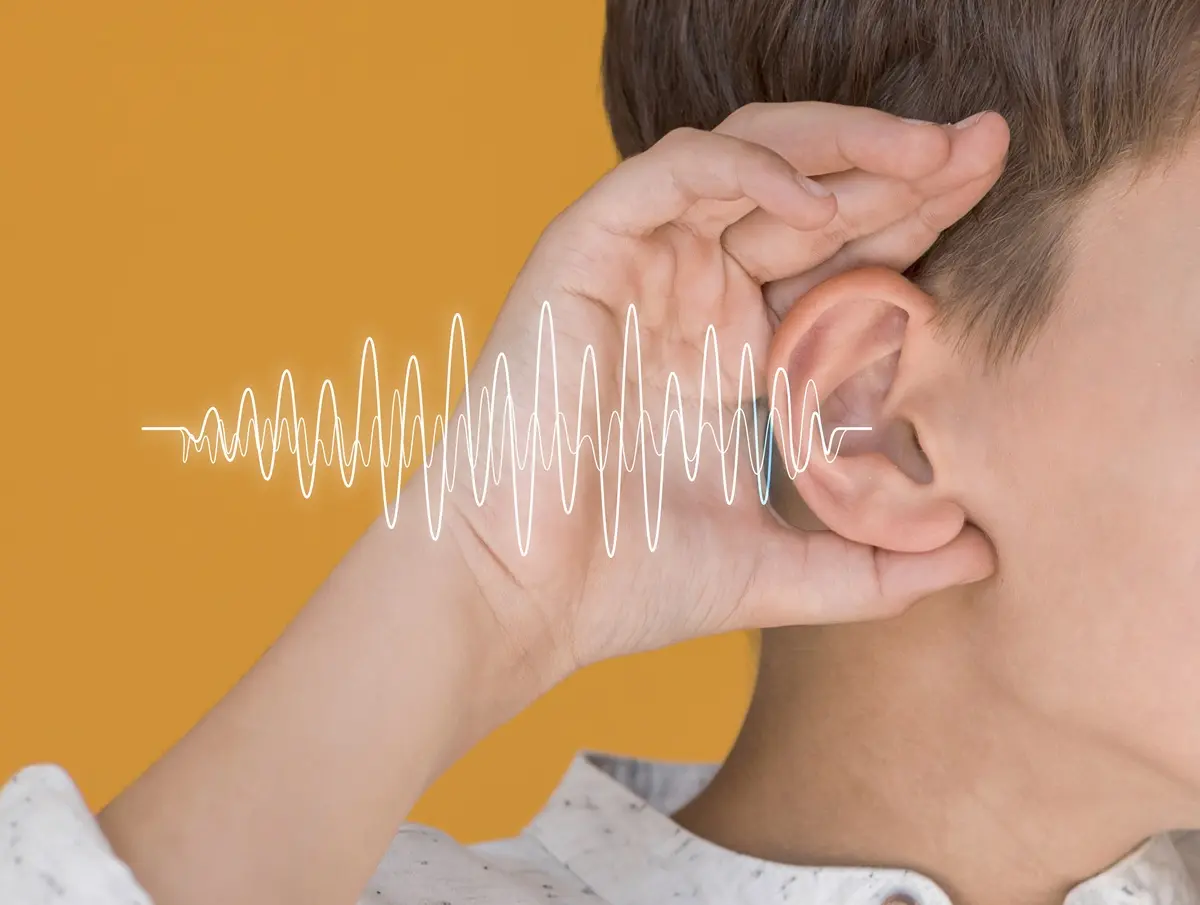 niño escuchando