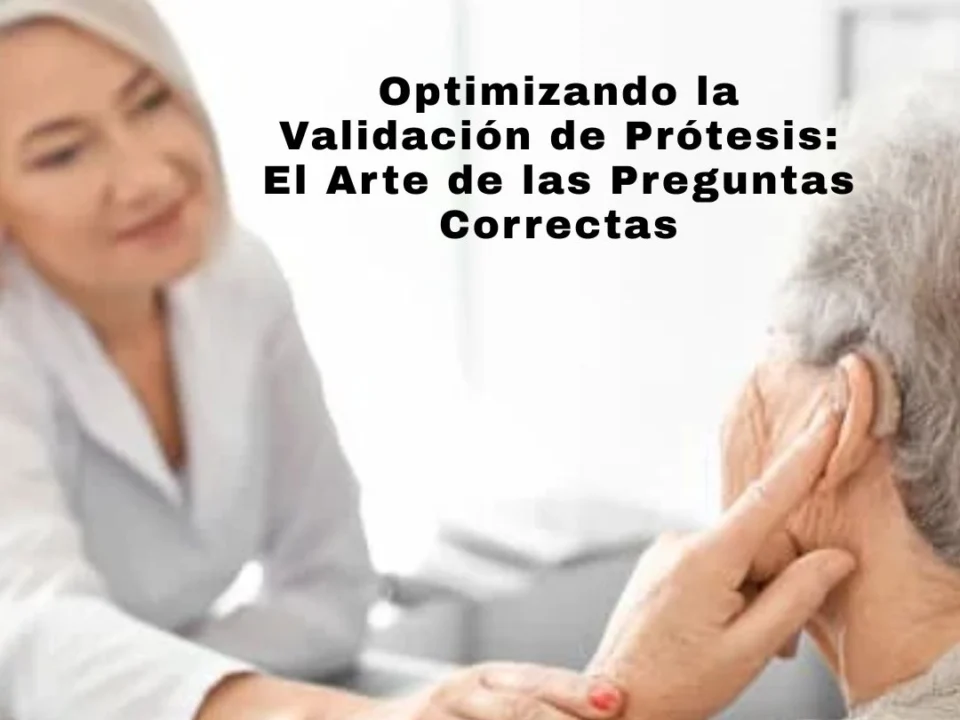 Fonoaudiólogo y paciente conversando sobre la optimización de la validación de prótesis auditivas