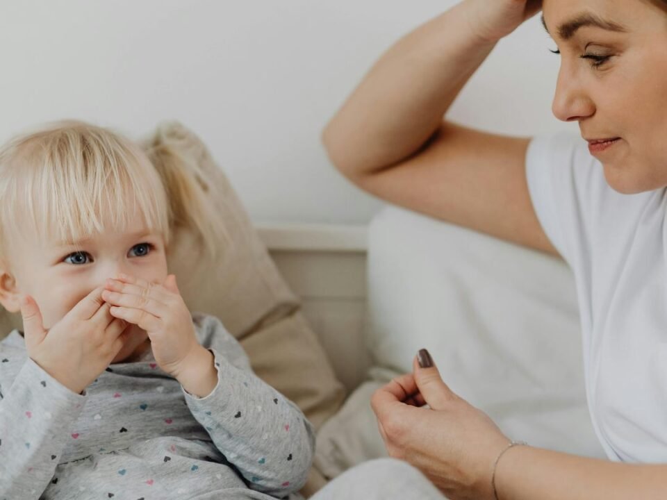 "Comunicación con Niños Pequeños: Construyendo Puentes de Lenguaje Significativos"
